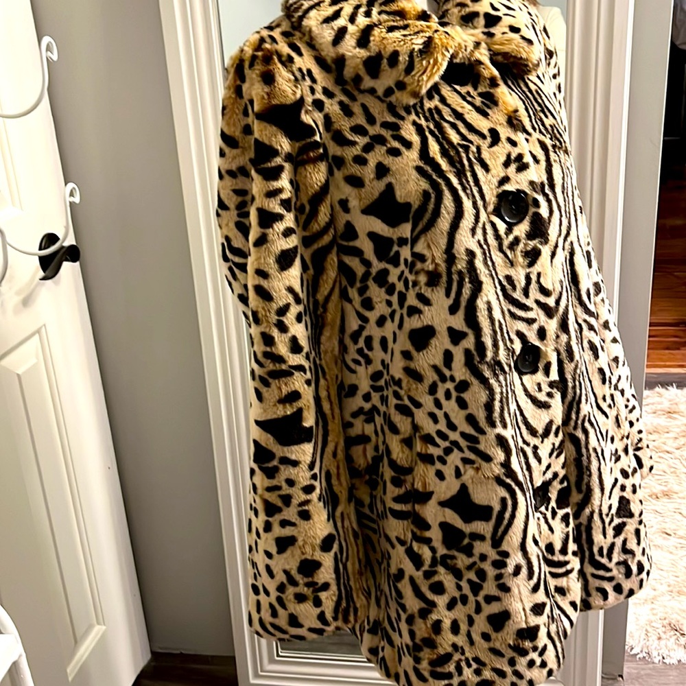 Gallery Leopard Faux Fur Coat EUC - Picture 2 of 9